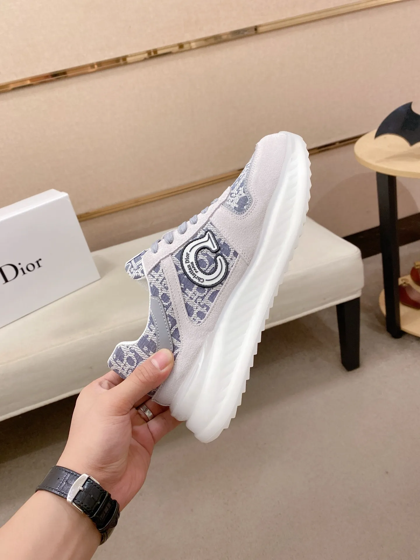 Men's shoes💰 462💰🇮🇹🇮🇹Dior d The new model is on sale at the same time at the counter. The upper 🇮🇹 is imported Italian first-layer cowhide, and the lining is fully imported sheepskin 💪💪. It is a complete 1⃣️ to 1⃣️ replica 🇮🇹💪💪, ⚠ Sole: The original sole is specially provided by the original factory. The exclusive movable molded sole is super comfortable. ⚠Original factory single goods, 🔍🔍high quality, you can enter and leave the counter at will, welcome to compare⚠. Code number:38-44